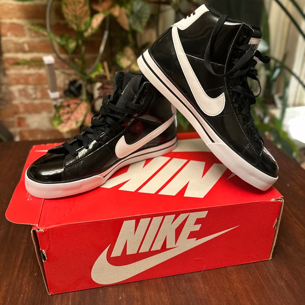 SOLD Nike Women’s Sweet Classic High
